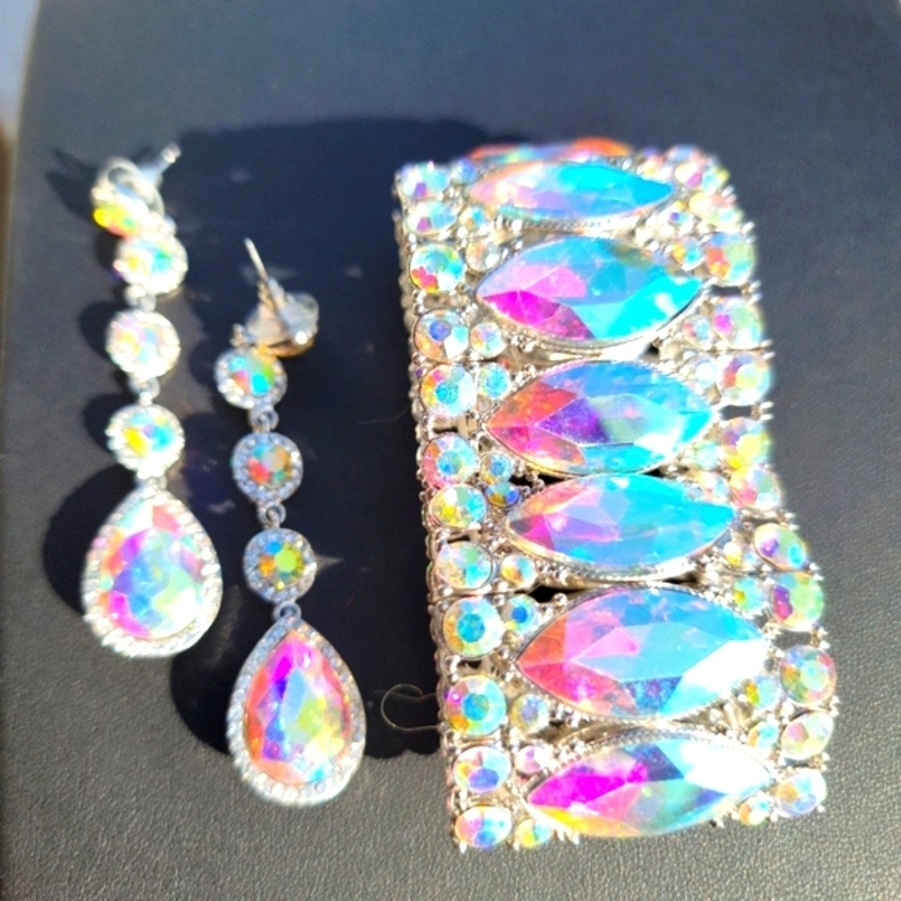 Contemporary AB Arora Borealous Rhinestone Stretch Bracelet & Dangle Earring Set
